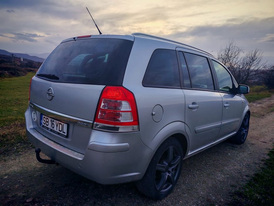 Vand opel zafira 1.7 ecoflex 7 locuri euro 5 an 2013 116 cp impecabil