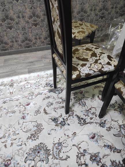 Продается стол и стулья