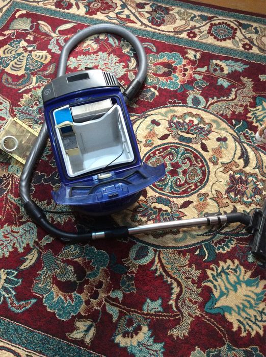 Продам пылесос.