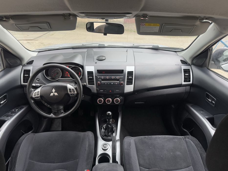 Mitsubishi Outlander 2.0 DID 4x4 7 locuri