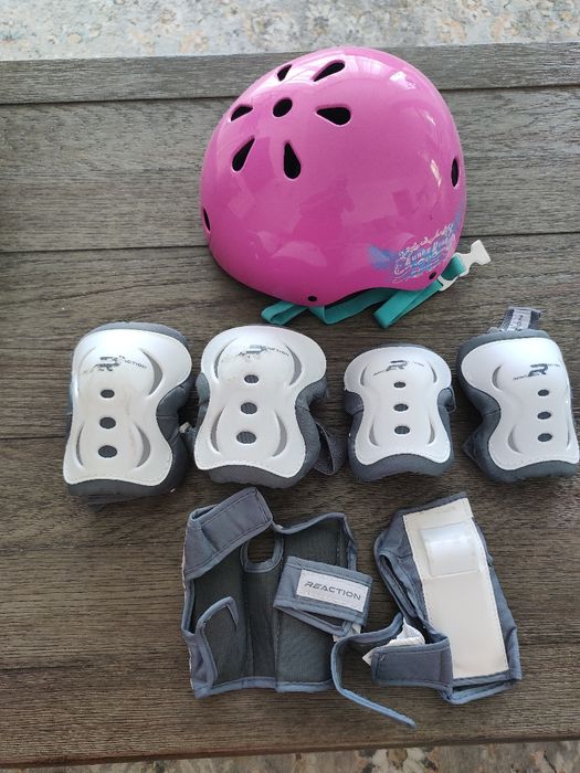 Шлем для девочки pleaction, и вся защита