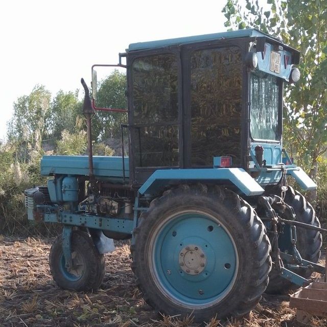Traktor satiladi