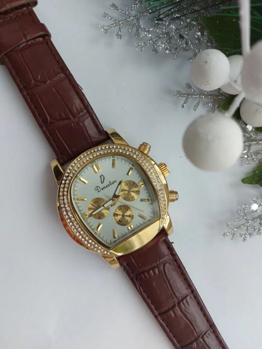 Новые часы наручные.