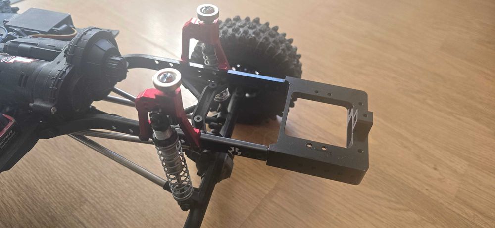 Axial SCX10II, cu batteri si încărcător inteligent