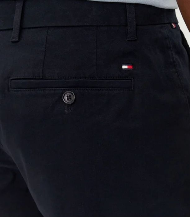Pantaloni scurți NOU Tommy Hilfiger, marime 32/M