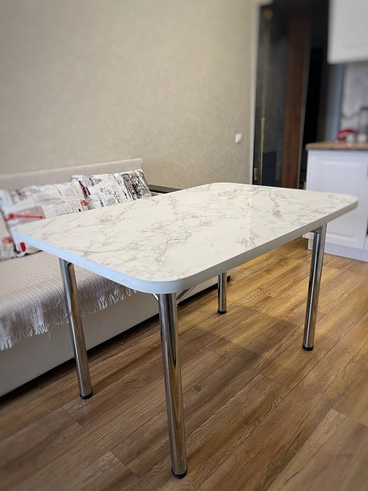 Продам стол (не разбирается)