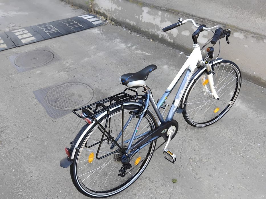 Vând bicicleta din aluminiu pentru damă