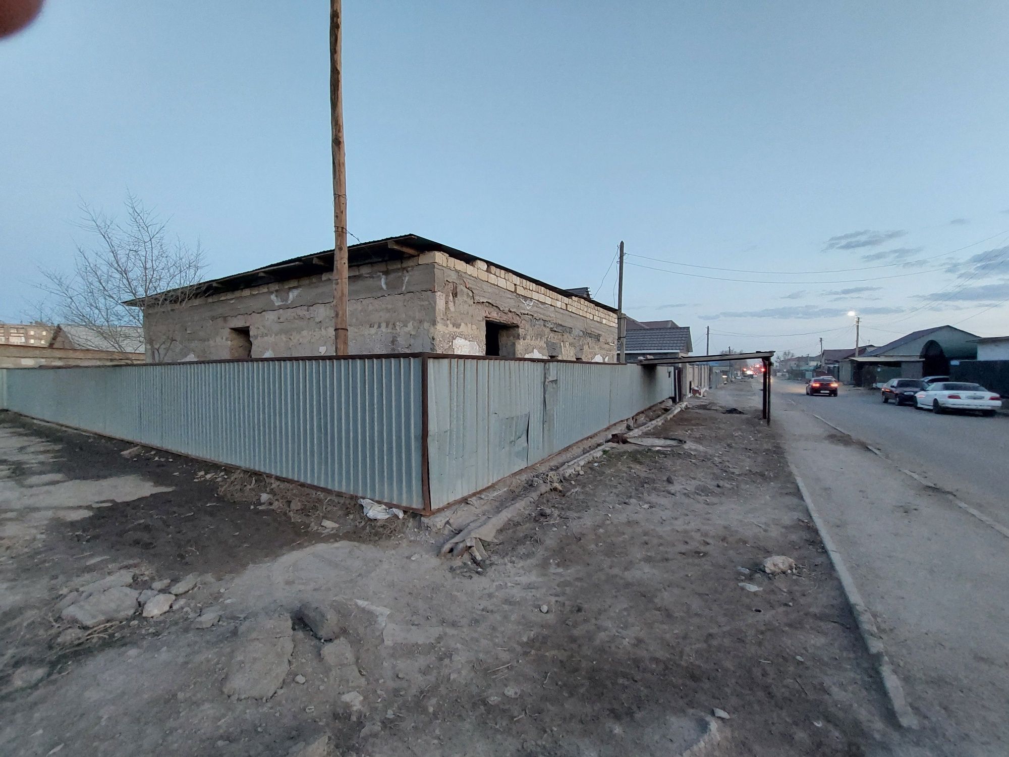 Не достроенный дом в центре города