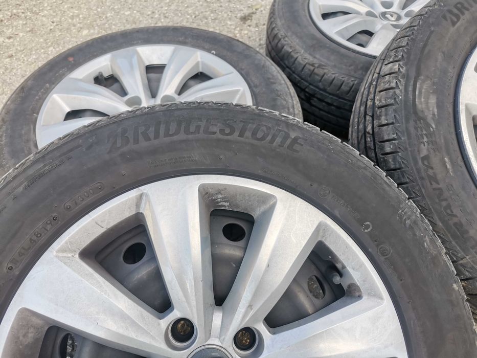 Джанти с летни гуми 185/65 R15 и тасове за Рено Клио 5