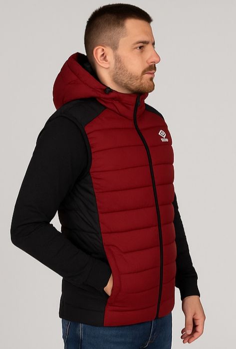 Оригинална грейка (елек) Umbro в червен цвят