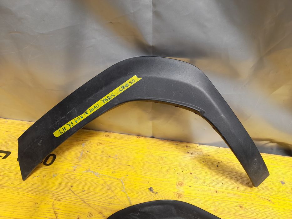 Лайсна калник  тойота ярис крос 2022г Toyota jaris Cross