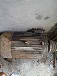 Motor trifazic, 22 kw sau 30 kw, fiecare cu 1460 rot/ min.