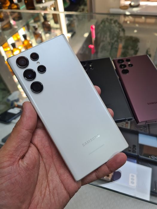 Samsung S22Ultra 256/ 5000Mah
