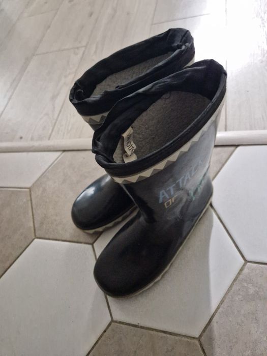 Продам резиновые сапоги 34 размер