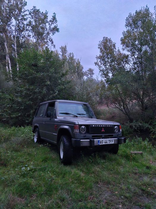 Vând Mitsubishi pajero mk1 1988 motor 2500 perfect funcțional !