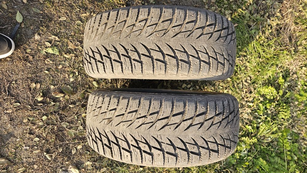 Продам покышки 215/50/R17 зимние шипованные 2шт