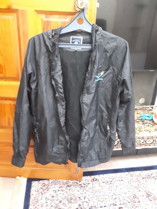 Продам ветровку  в отличном состоянии