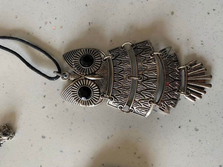 Чокър, бижу за чанта, колие и медальон