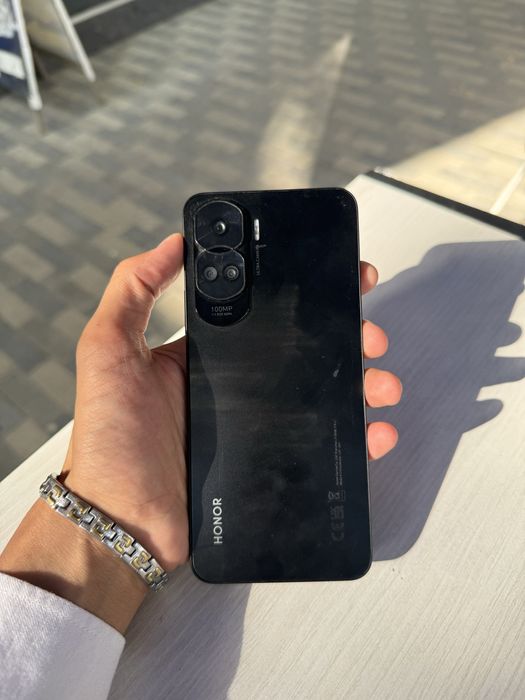 Honor 90 lite.