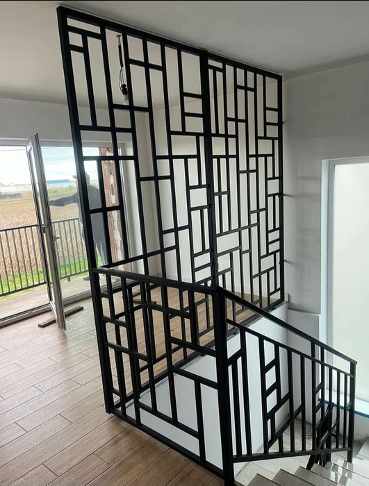 Porti garduri și balustrade