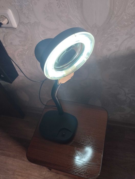 Продам LED Лампа лупа.