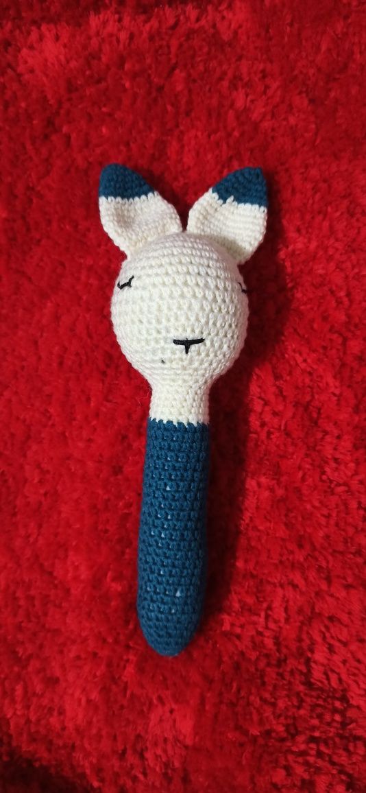 Плетена дрънкалка заек