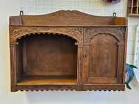 Шкафче за стена с дърворезба и порцеланови буркани