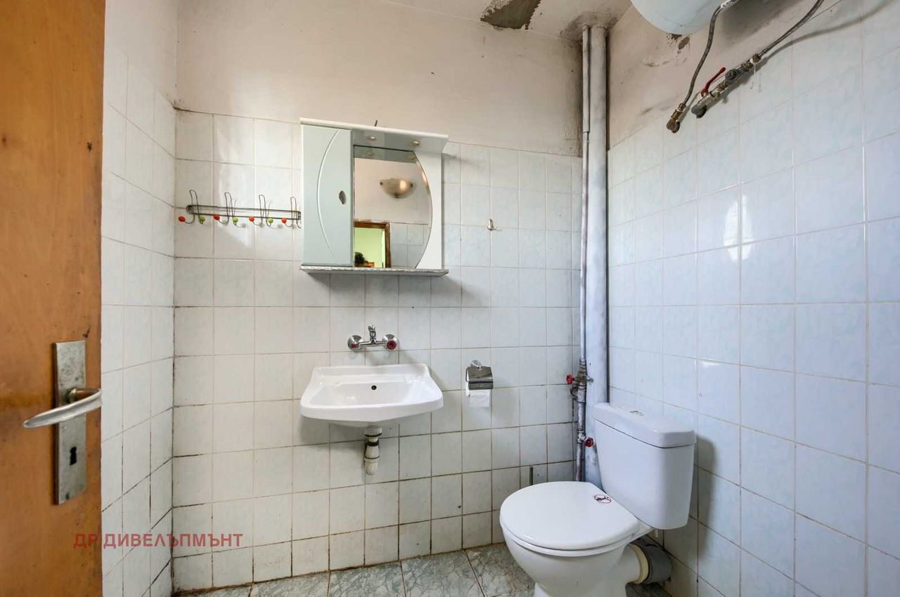 Продава се Къща в с. Житен, Област София-град - 335 кв.м за 851 €/кв.м - Снимка #7