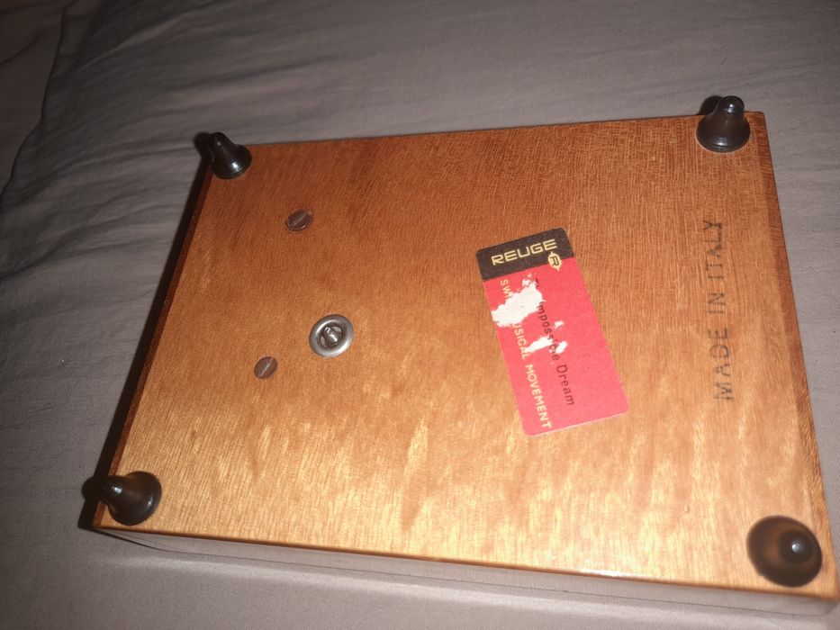 Продаёться антиквариат:музыкальная шкатулка.сделано 1985г. Фирмы ROUGE