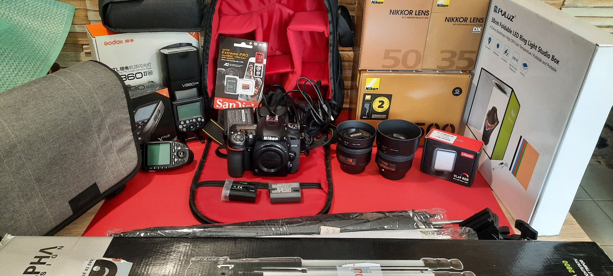 Cameră foto DSLR Nikon D7500 kit complet