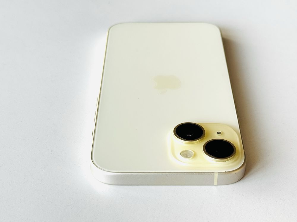 Iphone 15 256GB Yellow Гаранция 6 месеца