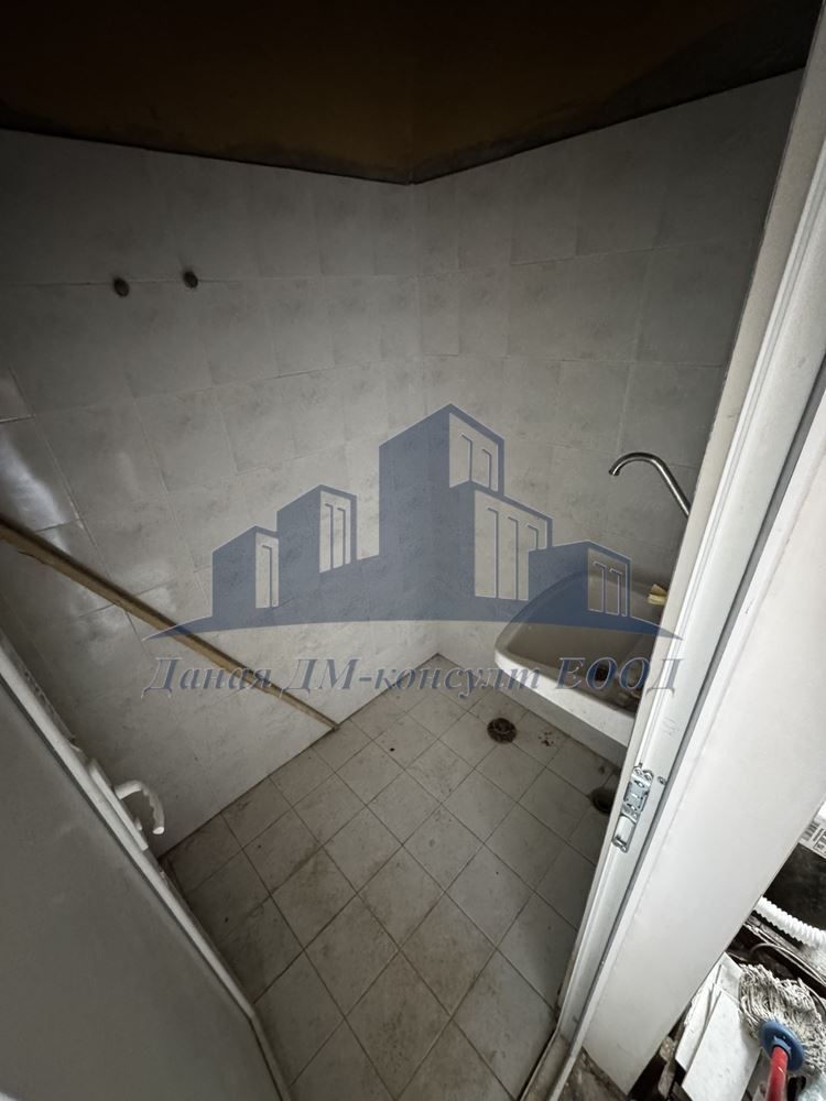 Дава се под наем Офис в Шумен, Център - 65 кв.м за 357 € - Снимка #2