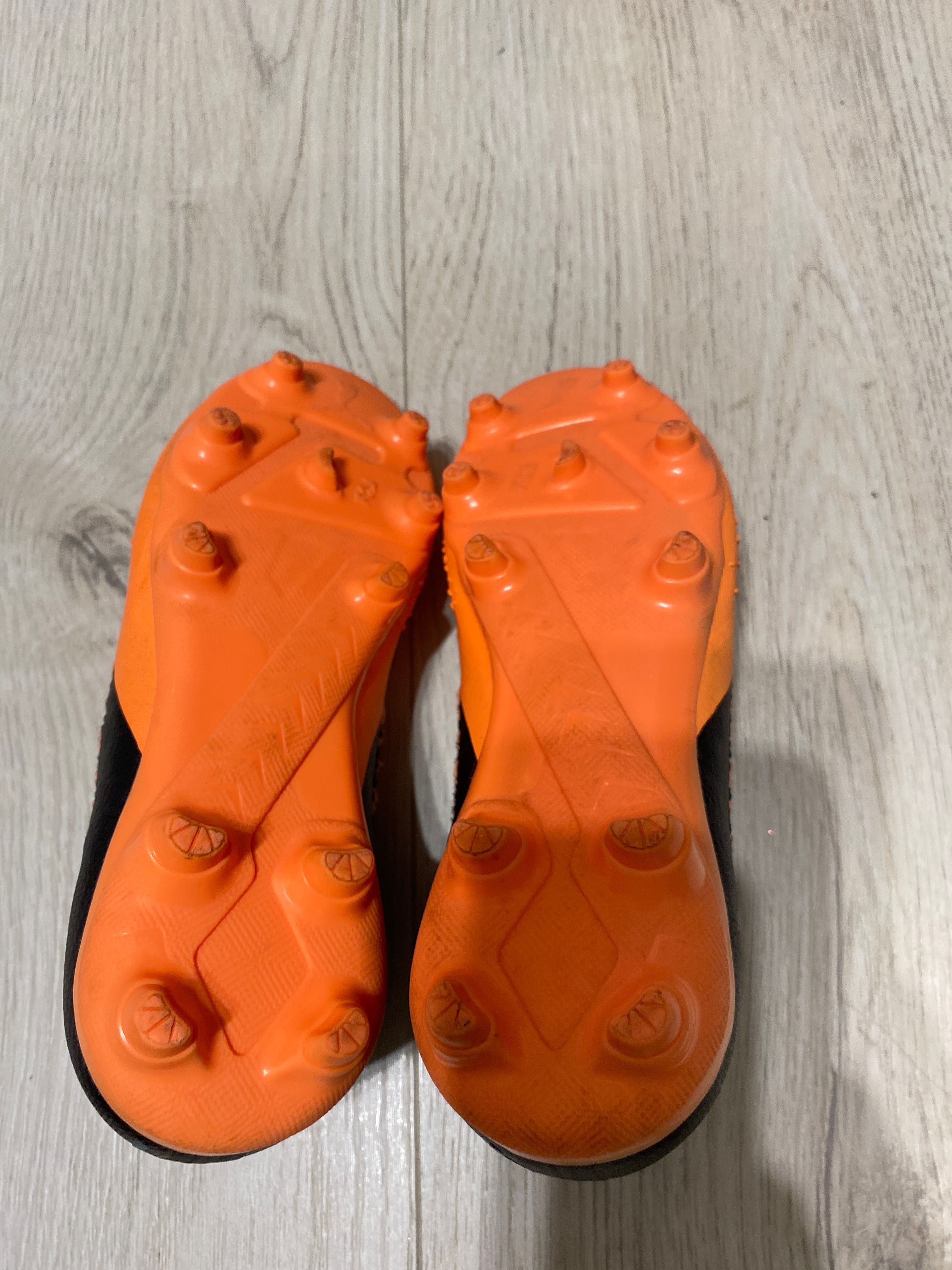 Ghete fotbal Puma Future Z negru, portocaliu.(nr 33)