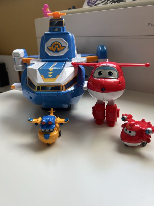 Базата на самолета Джет SuperWings