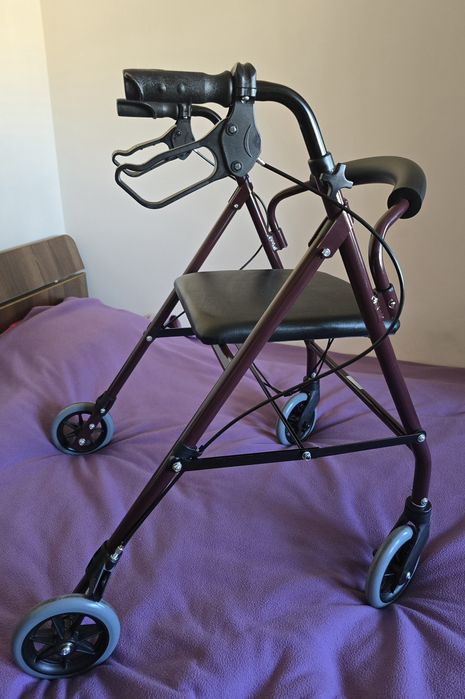 Rolator cu scaun si cosulet