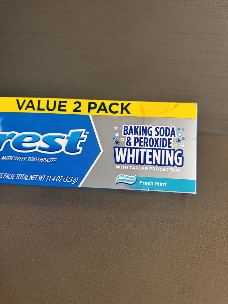 Двоен пакет избелваща паста за зъби Crest ( 2 по 161г) с пероксид