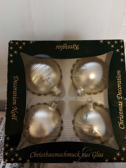 красиваКоледна декорация влакче и украса за елха