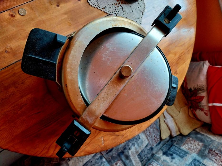 Тенджера под налягане - 8 л.