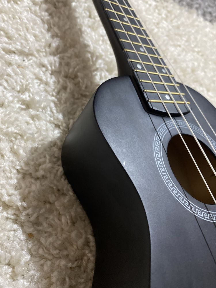 ukulele foarte bun si se aude excelent!