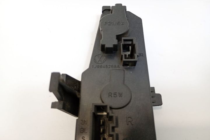 Soclu  Stop Dreapta  1J9945258A Volkswagen VW Golf a 4-a generatie