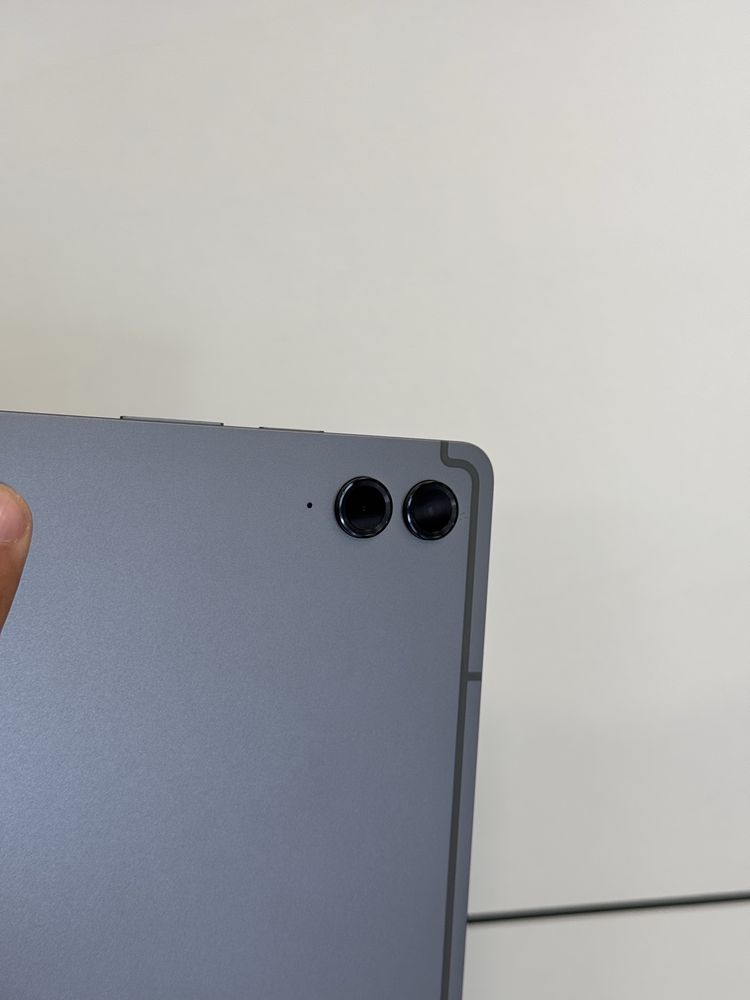 Продавам Samsung Galaxy TAB S9 FE+