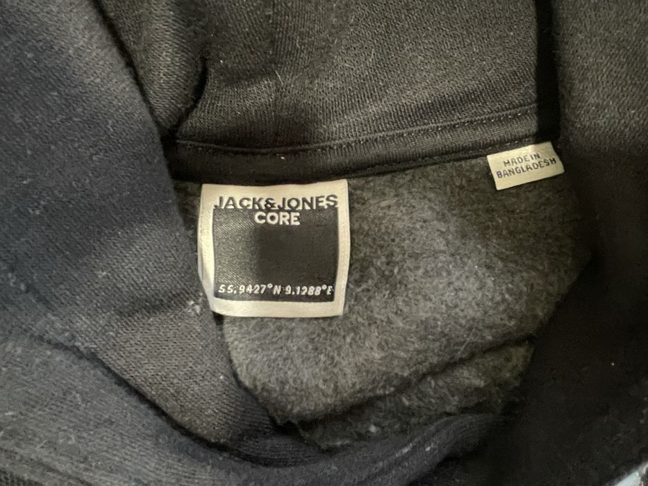 Здравейте!Продавам суичър на Jacck&Jones