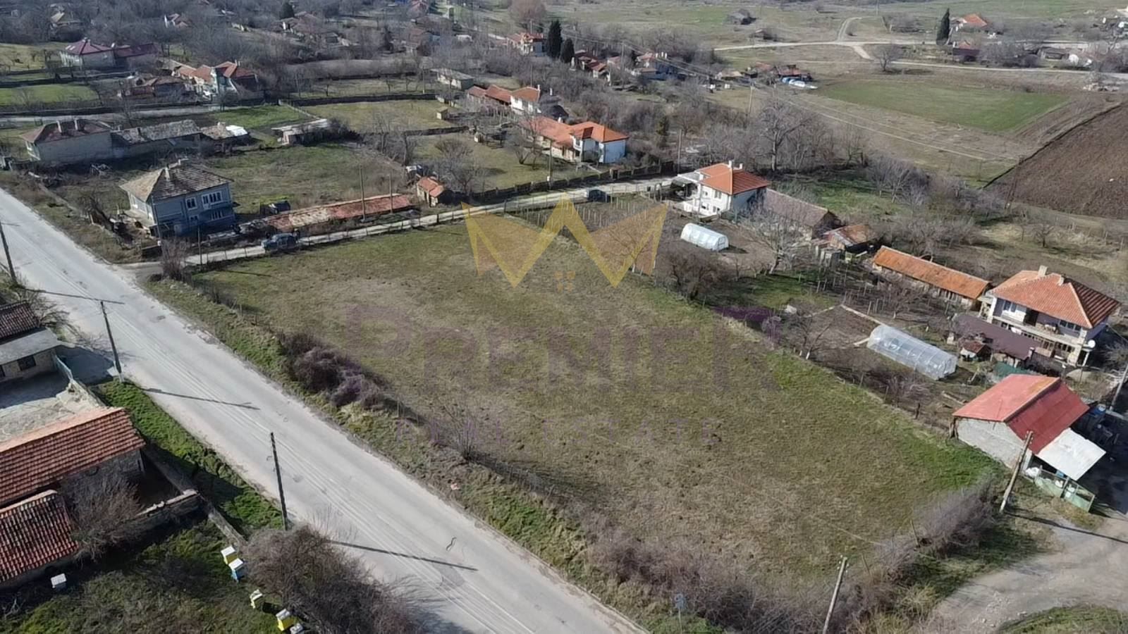 Парцел в Варна, област-с.Петровдол площ 1330 цена 27000