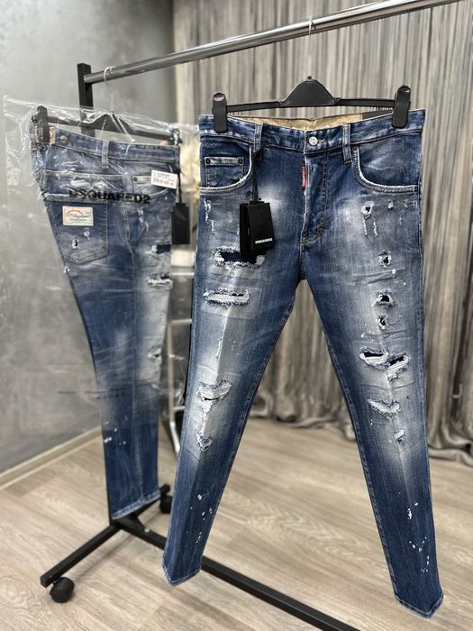 Blugi Dsquared2. Made China. Gama luxury!