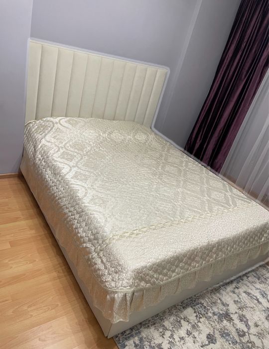 Продам кровать с матрасом.