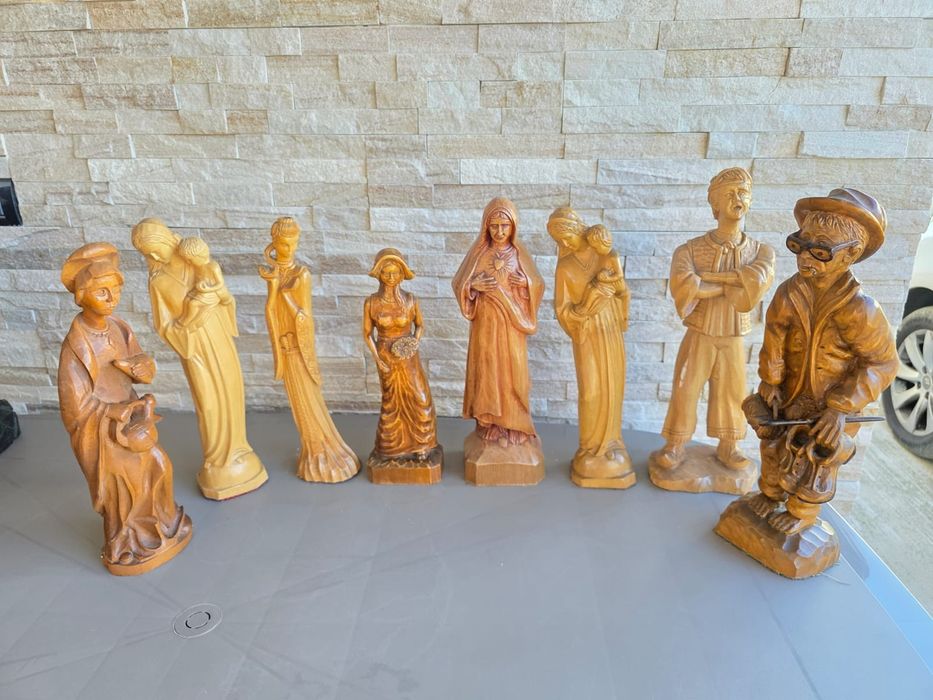 Statuete din lemn