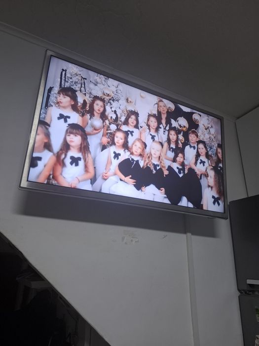 Televizor  Smart Samsung  32 inch (80 cm ) model  UE 32 F6270