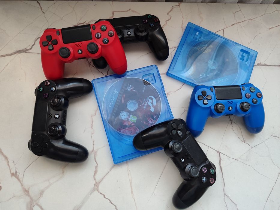 Плеистеишн 4,использованный,работает .