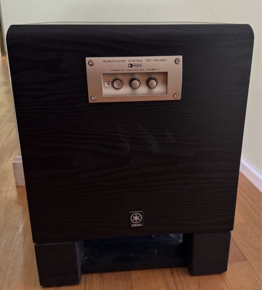 Сабвуфер Yamaha YST-SW320