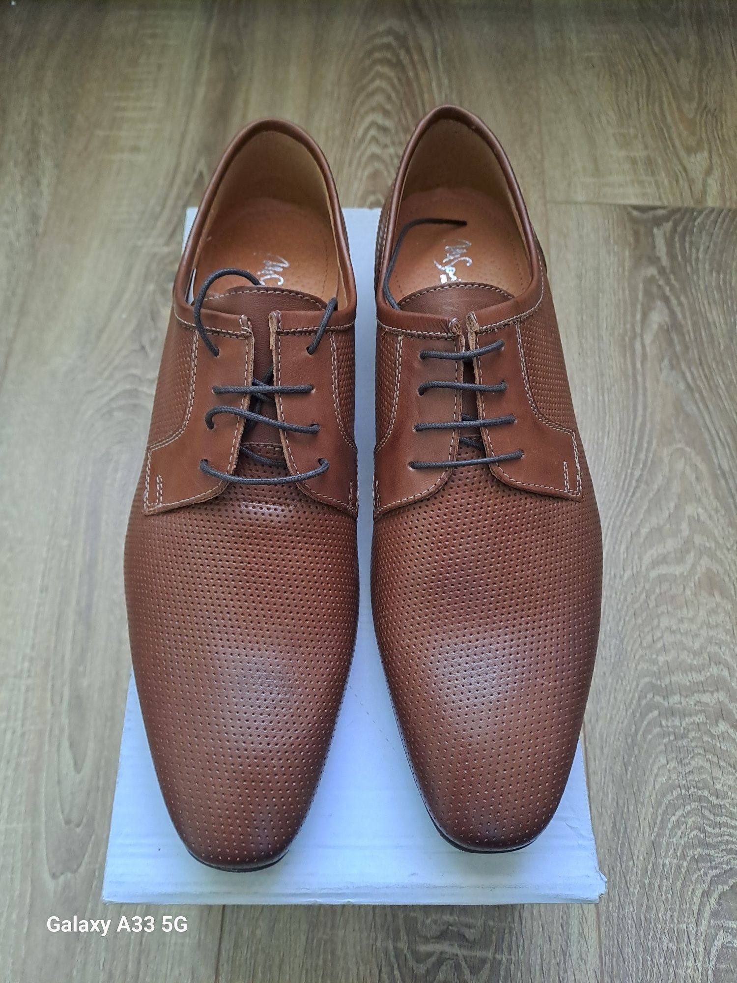 Vand pantofi de vara noi din piele pentru bărbați brand Marco Santini.